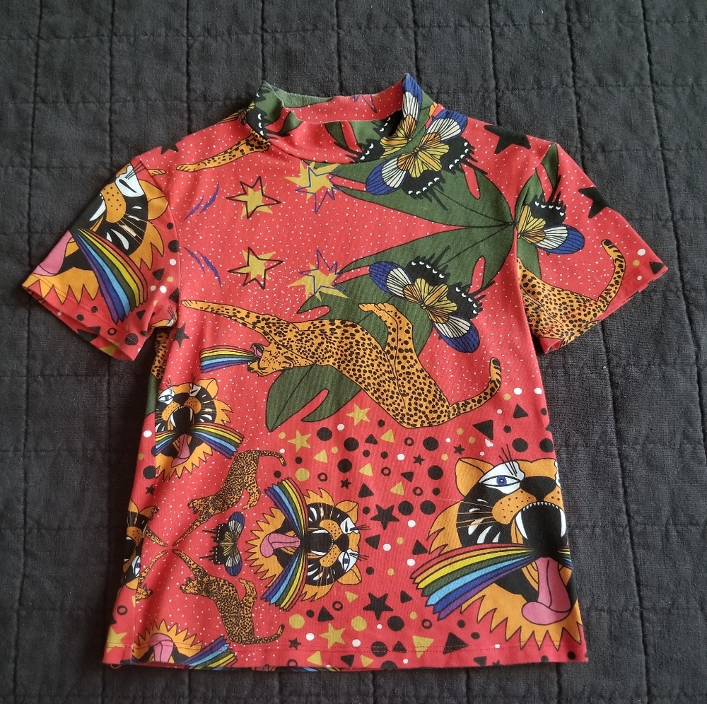 NOOWORKS Mock Neck in Pride Tiger